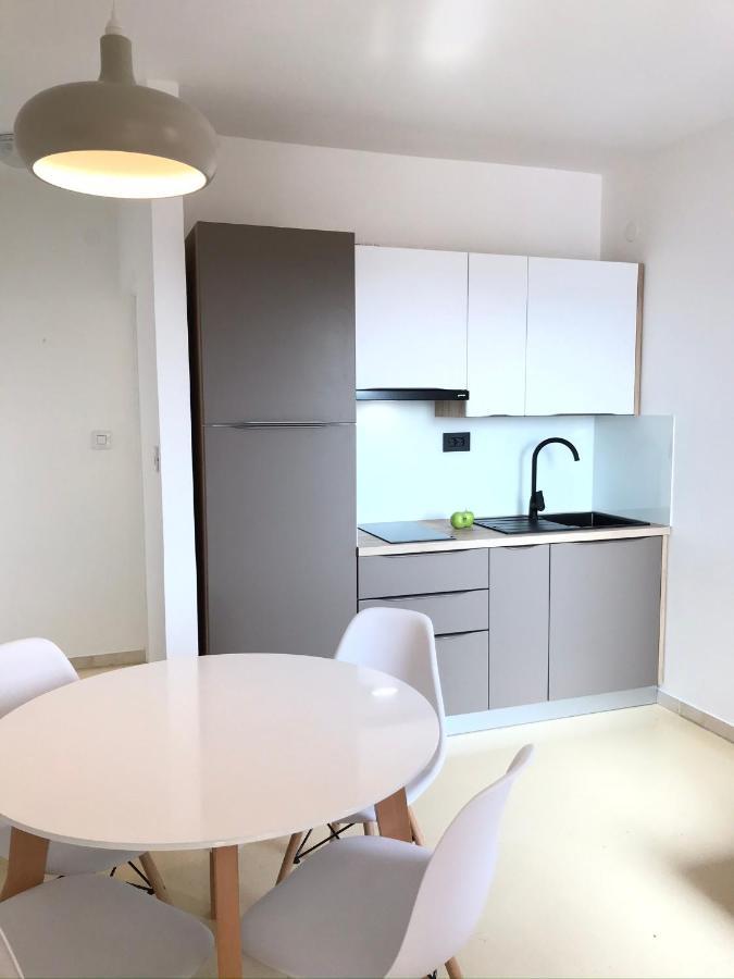 Apartments Renata Pinezići المظهر الخارجي الصورة