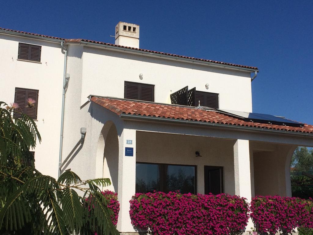 Apartments Renata Pinezići المظهر الخارجي الصورة