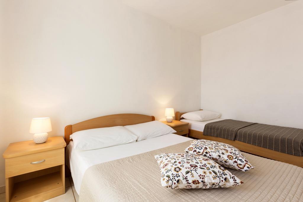Apartments Renata Pinezići المظهر الخارجي الصورة